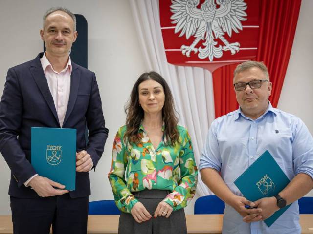 Prezydent Maciej Gramatyka, obok Agnieszka Lyszczok - dyrektor TZUK oraz Grzegorz Oleksa – właściciel firmy ABG