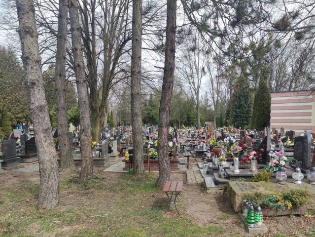 Oznaczanie nieopłacanych grobów na cmentarzach komunalnych
